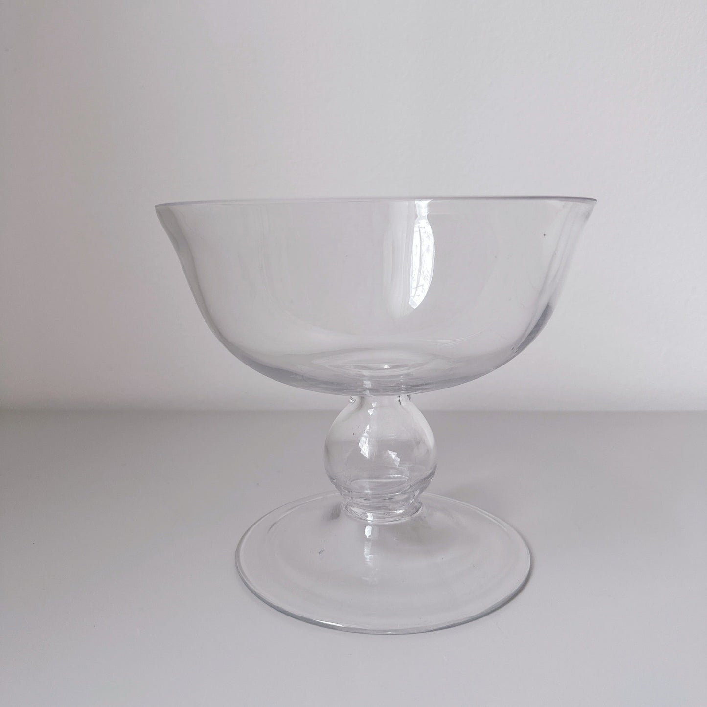 Vase sur pied