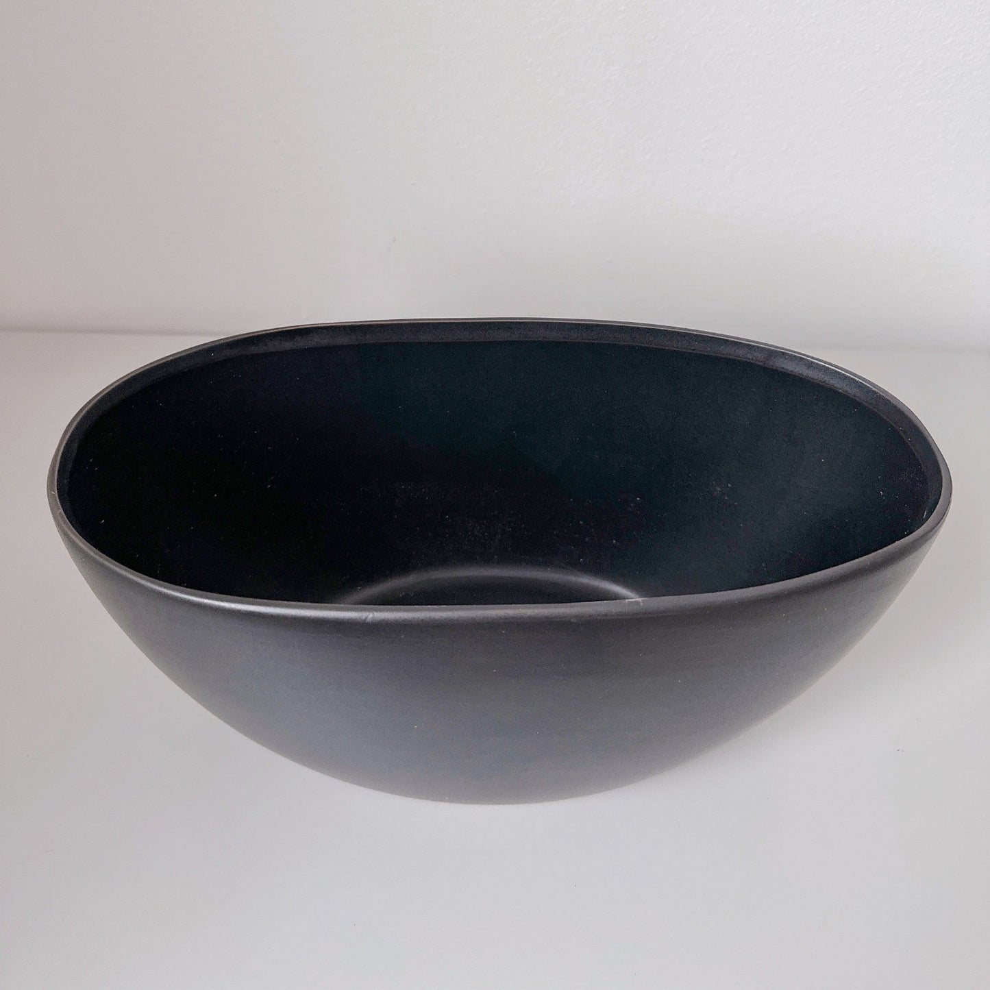 Vase ovale en céramique - Noir