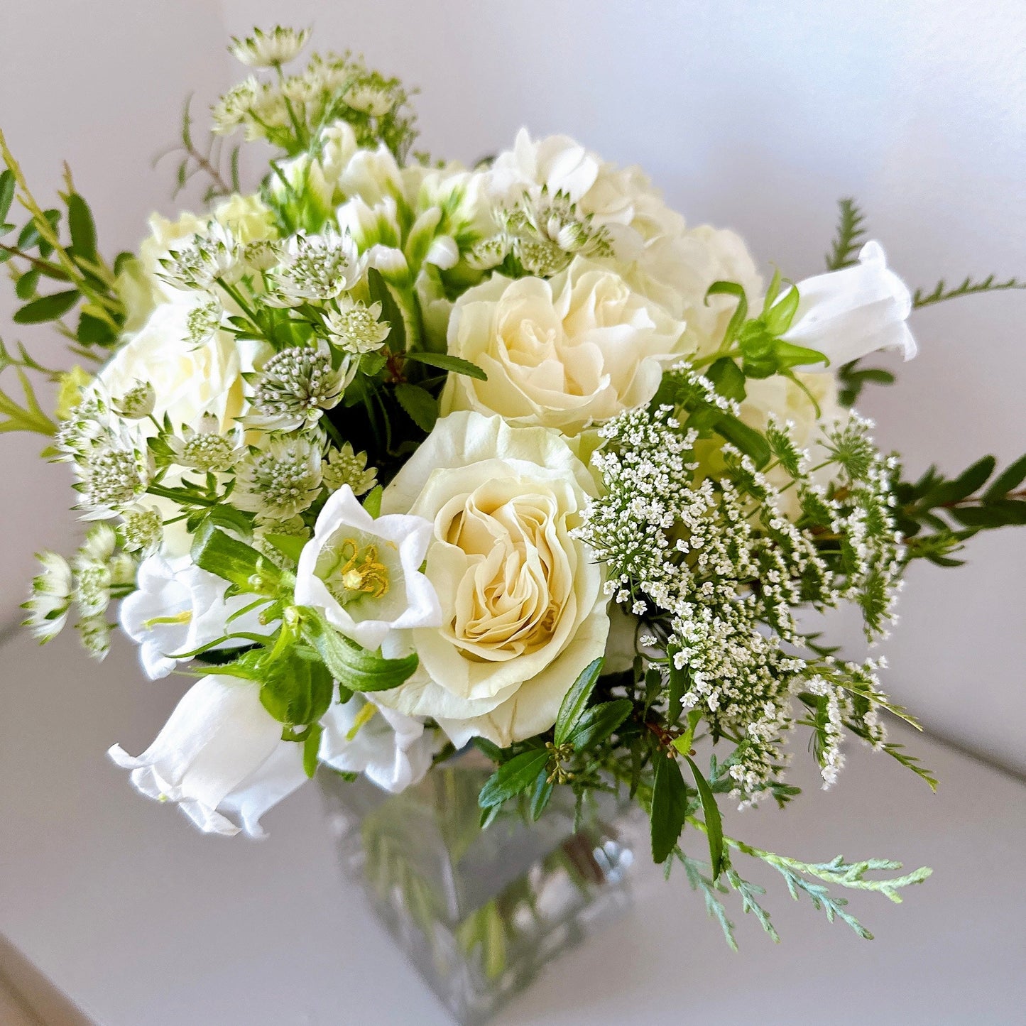 Fleurs attachées à la main - Pureté
